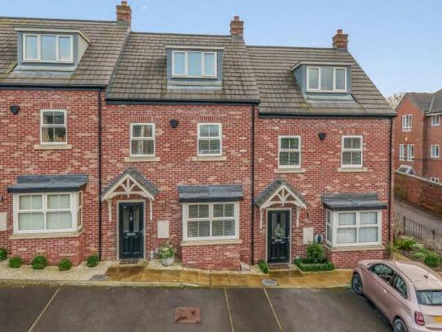 House for sale in Wrenthorpe, West Yorkshire