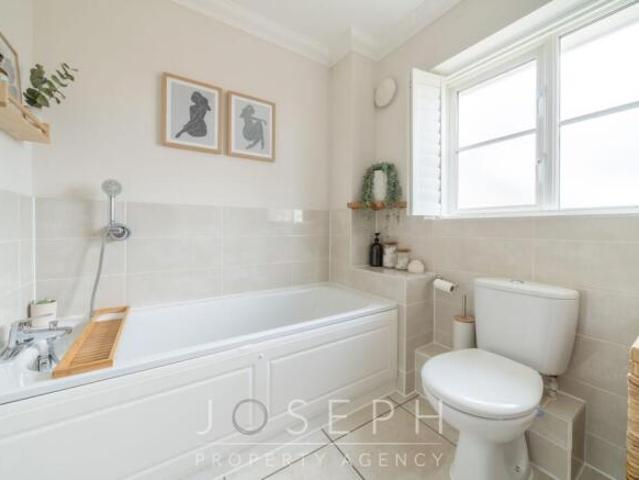 Townhouse for sale in Key Street, Suffolk