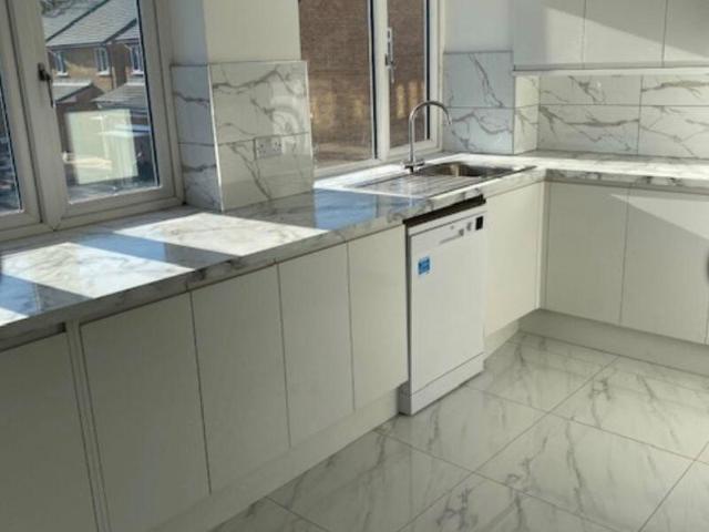 Townhouse for sale in Luton