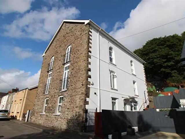 Apartment for rent in Tir-y-felin, Deri