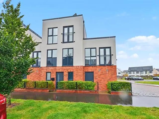 Apartment for rent in Priors Hall Park, Weldon
