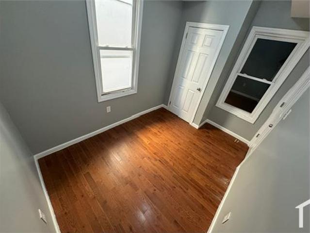 Townhouse for rent in Newark