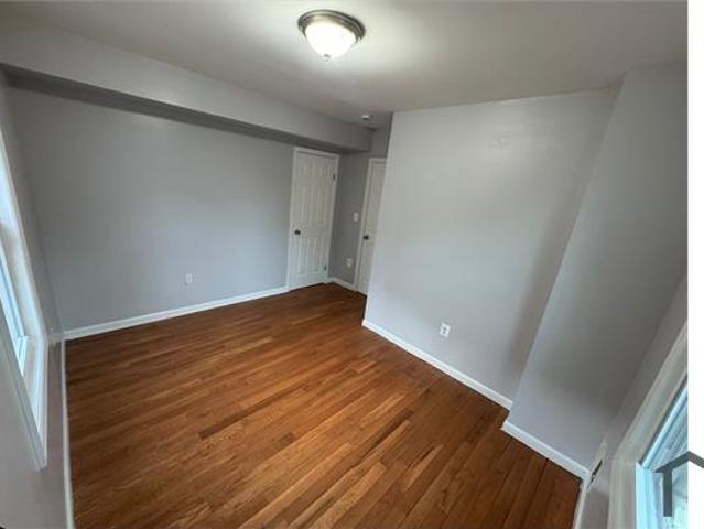 Townhouse for rent in Newark