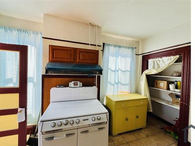 Townhouse for rent in Oakland