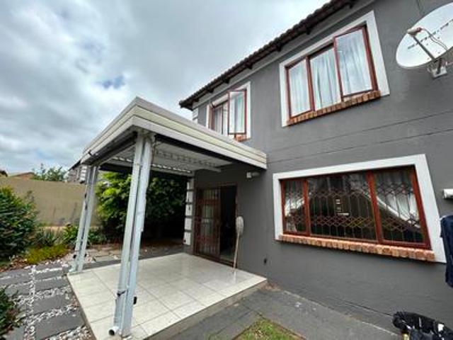 Townhouse for rent in The Reeds, Centurion