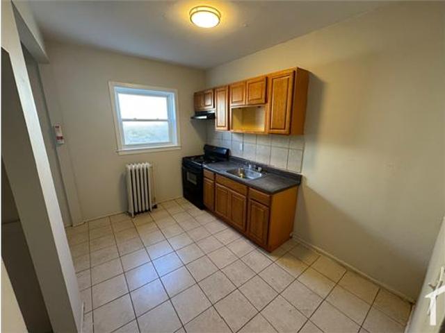 Townhouse for rent in Newark
