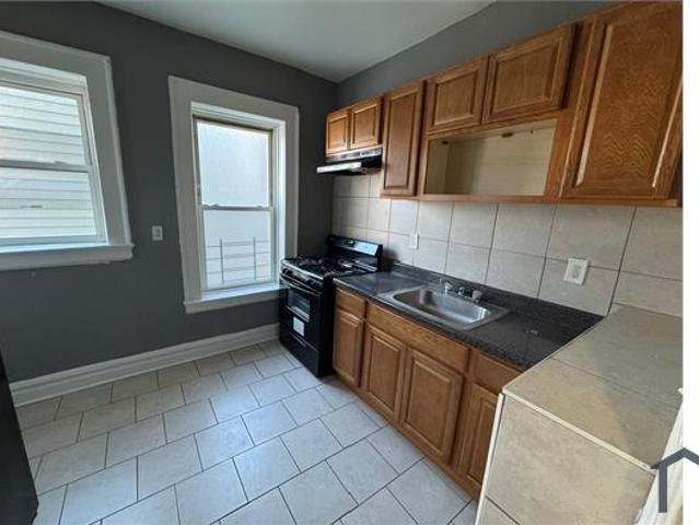 Townhouse for rent in Newark