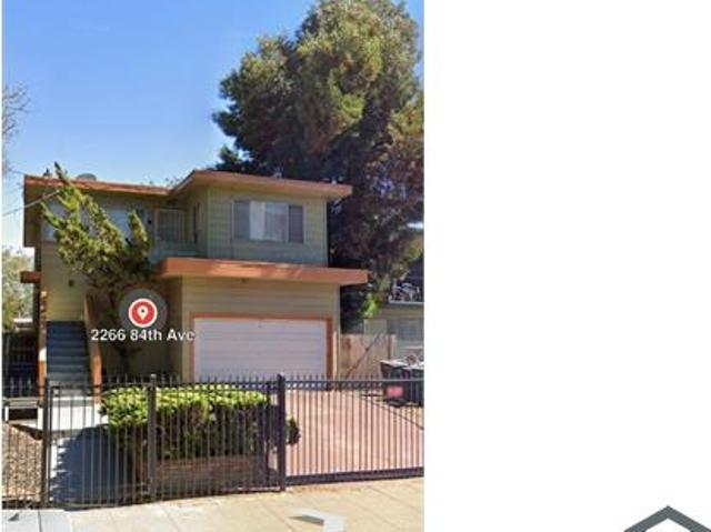 Townhouse for rent in Oakland