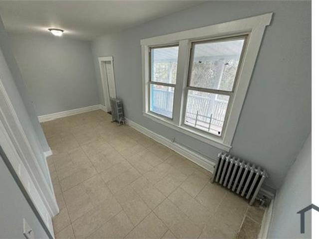 Townhouse for rent in Newark