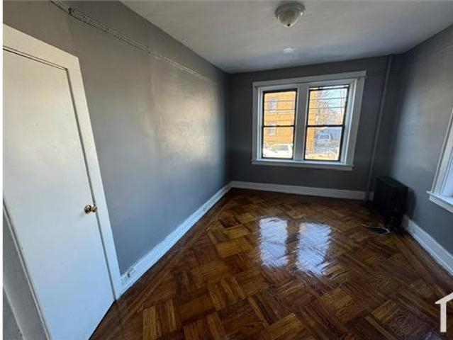 Townhouse for rent in Newark