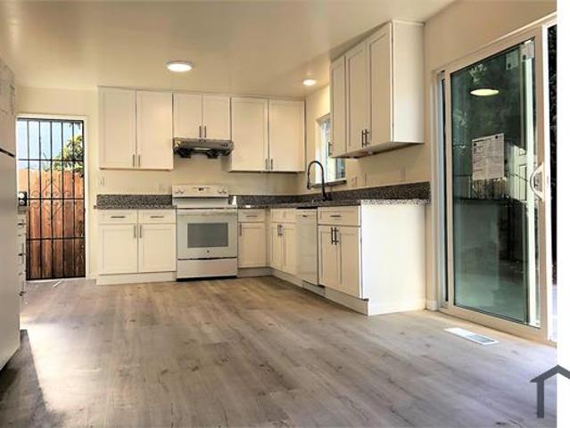 Townhouse for rent in Oakland