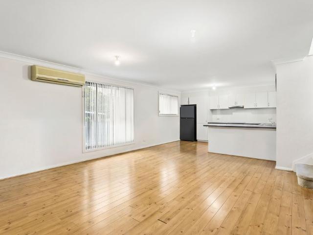 Townhouse for rent in Unanderra, Wollongong City Council