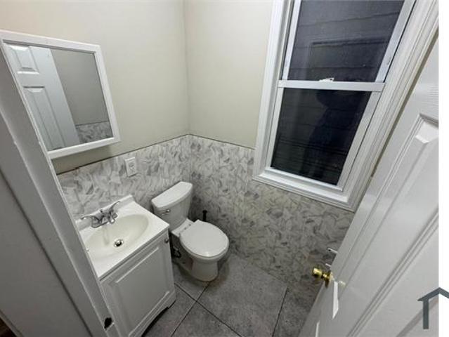 Townhouse for rent in Newark