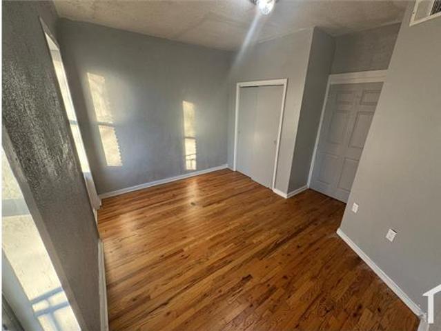 Townhouse for rent in Newark