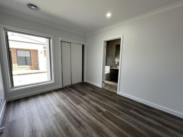 Townhouse for rent in Kialla, Victoria