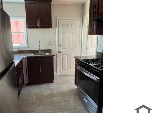 Townhouse for rent in Oakland