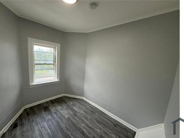 Townhouse for rent in Newark