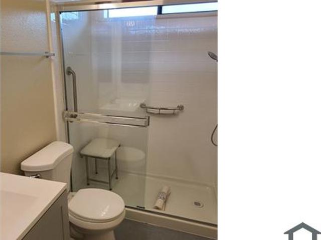 Townhouse for rent in Oakland