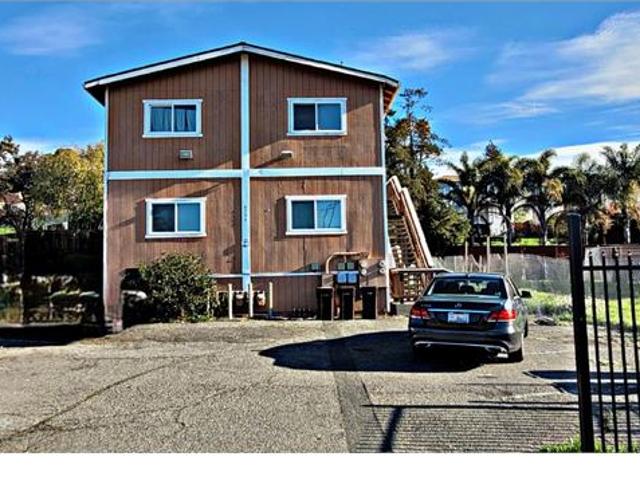 Townhouse for rent in Oakland