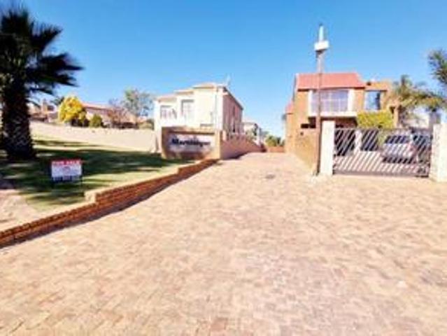 Townhouse for sale in Vosloorus, Gauteng