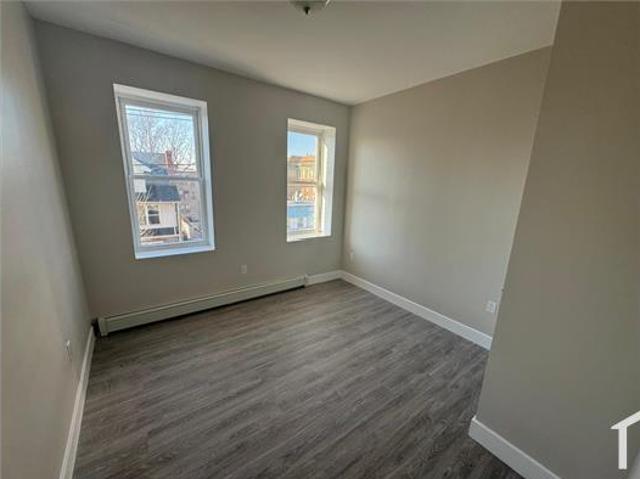 Townhouse for rent in Newark