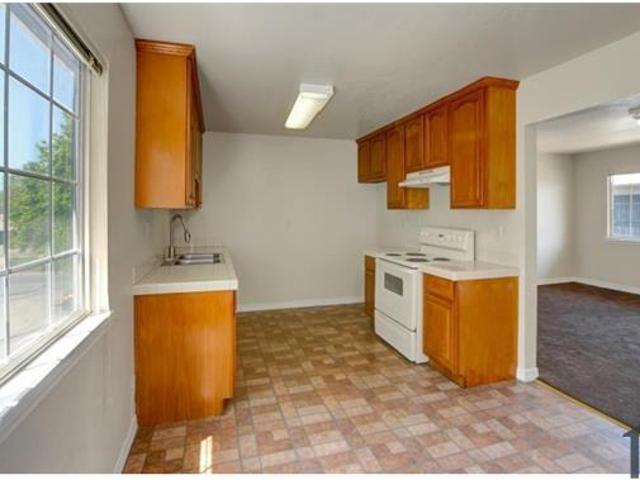 Townhouse for rent in Oakland