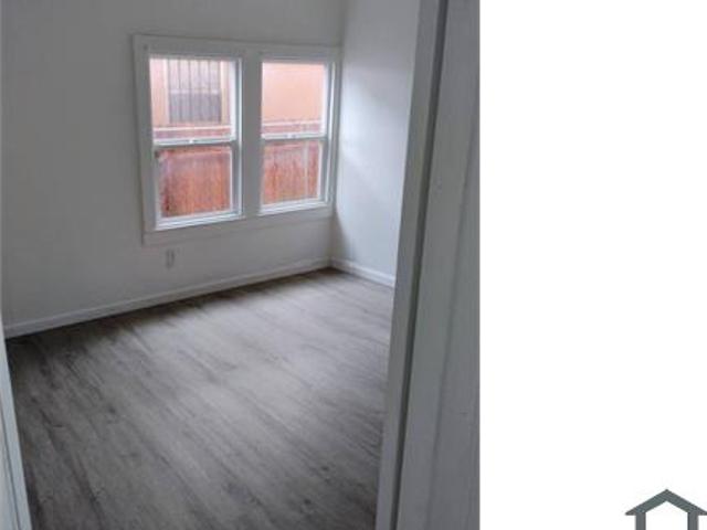 Townhouse for rent in Oakland