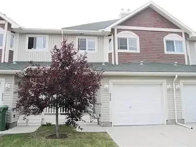 Townhouse for rent in Airdrie, Alberta