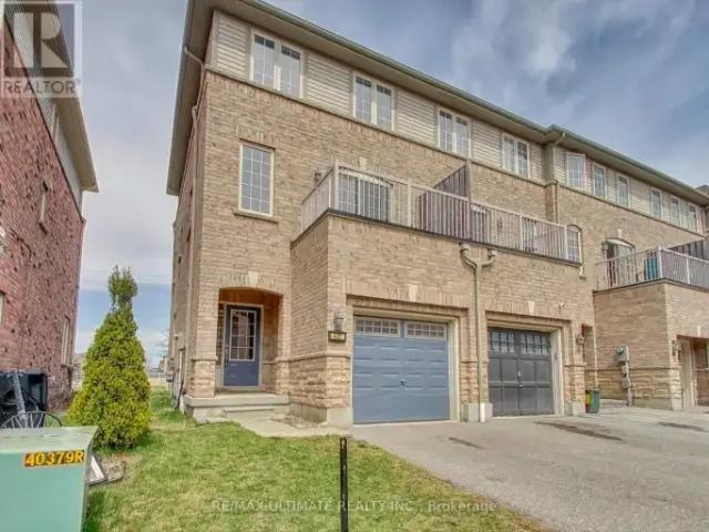 Townhouse for rent in Ajax, Golden Horseshoe