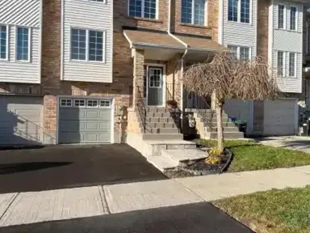 Townhouse for rent in Bradford West Gwillimbury, Ontario