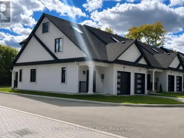 Townhouse for rent in Bradford West Gwillimbury, Central Ontario