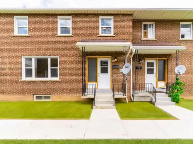 Townhouse for rent in Burlington, Ontario