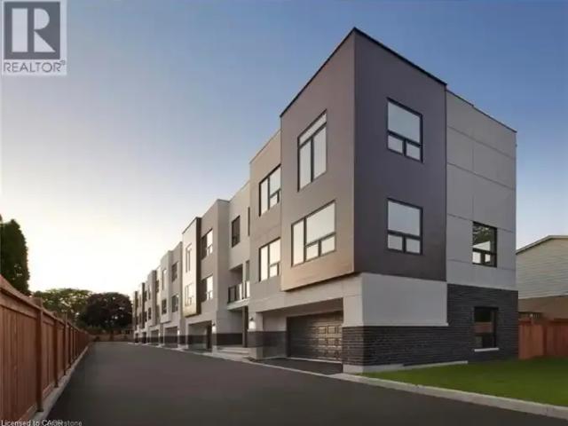 Townhouse for rent in Burlington, Ontario