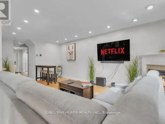 Townhouse for rent in Burlington, Ontario