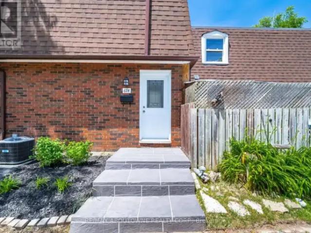Townhouse for rent in Burlington, Ontario