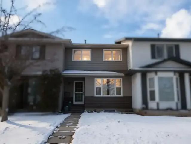Townhouse for rent in Northwest, Alberta