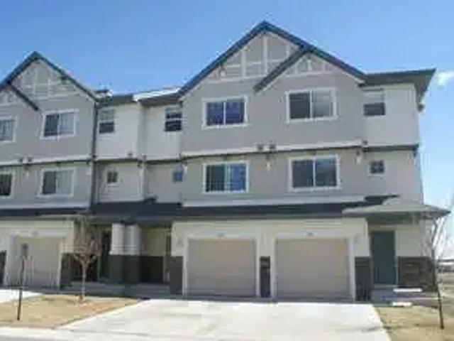 Townhouse for rent in Northwest, Alberta