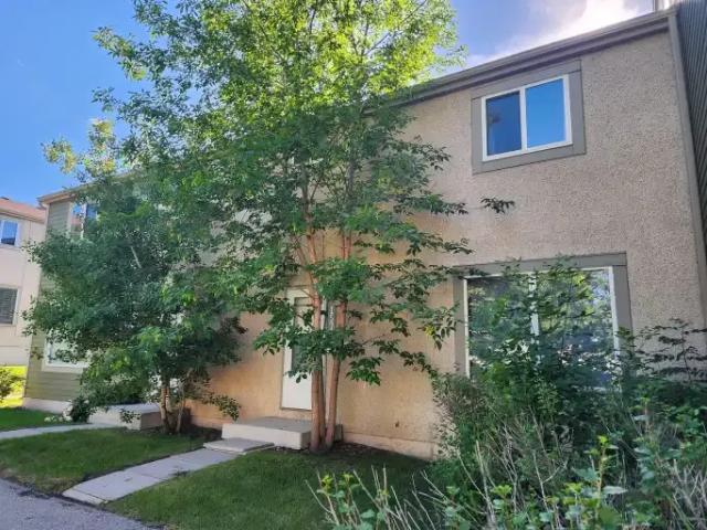 Townhouse for rent in Northwest, Alberta