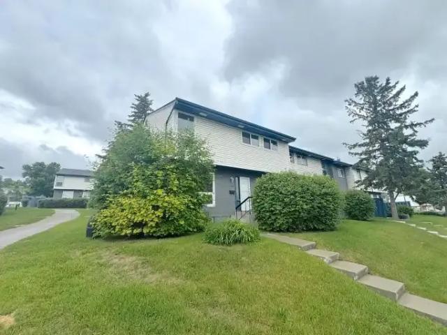 Townhouse for rent in Northwest, Alberta