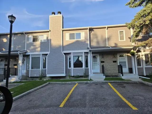 Townhouse for rent in Northwest, Alberta