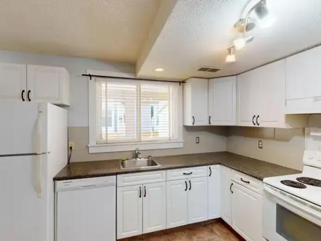Townhouse for rent in Northwest, Alberta
