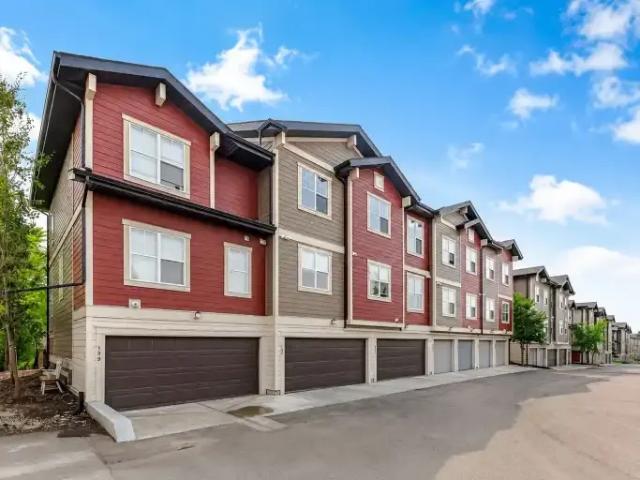 Townhouse for rent in Northwest, Alberta