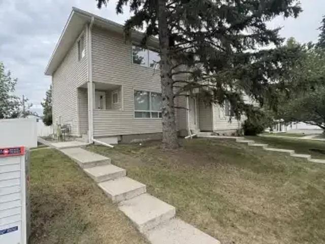 Townhouse for rent in Northwest, Alberta