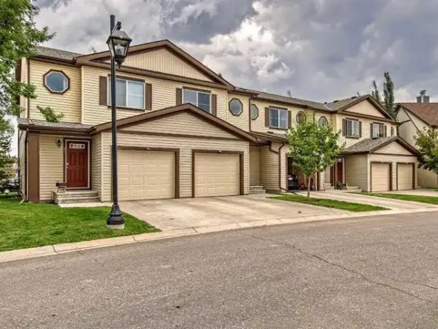 Townhouse for rent in Northwest, Alberta