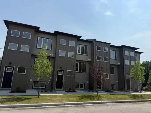 Townhouse for rent in Northwest, Alberta