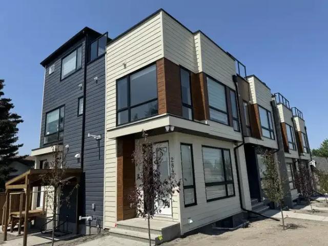 Townhouse for rent in Northwest, Alberta