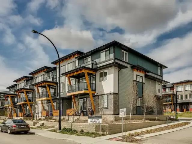 Townhouse for rent in Northwest, Alberta