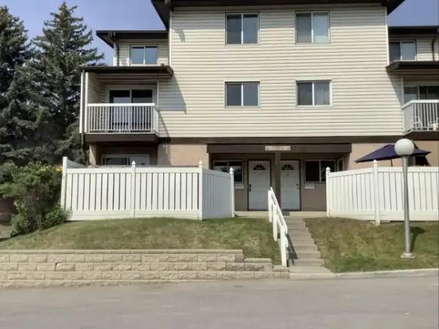 Townhouse for rent in Northwest, Alberta