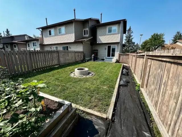 Townhouse for rent in Northwest, Alberta