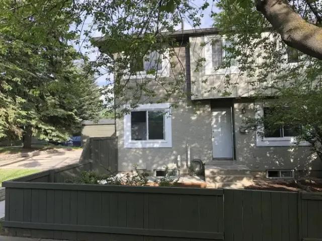 Townhouse for rent in Northwest, Alberta